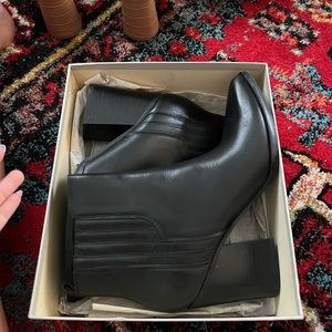 Marc Jacobs oshay boots size 9, only worn once